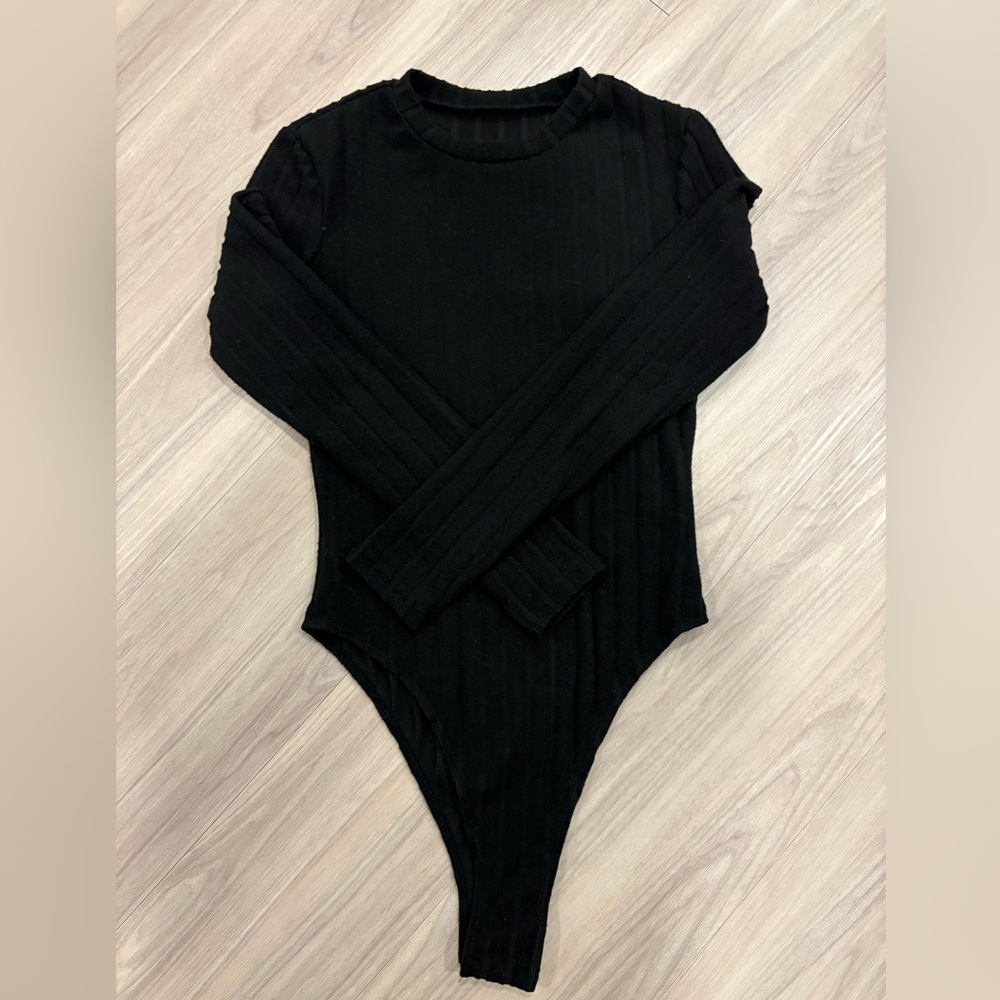 SHEIN Black Ribbed Long Sleeve Bodysuit